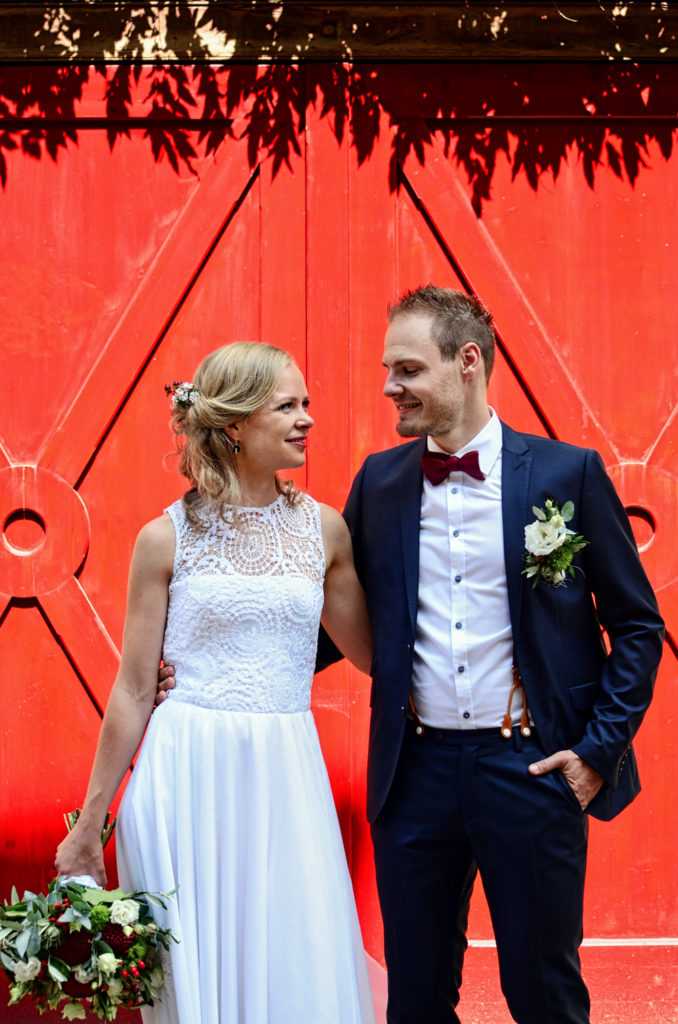 Dies ist ein Hochzeitsbild mit Brautpaar aus dem Portfolio Hochzeitsfotografie Nürnberg von Mediadesign OK