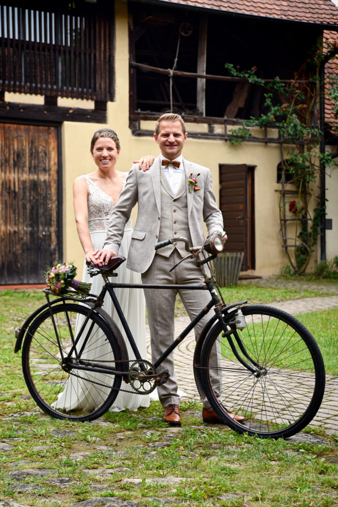 Dies ist ein Hochzeitsbild mit Brautpaar aus dem Portfolio Hochzeitsfotografie Nürnberg von Mediadesign OK